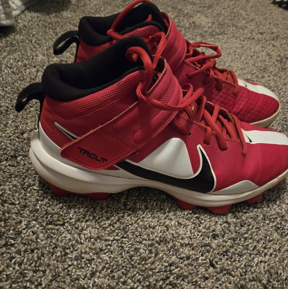 Nike Trout baseball cleats. Red. Size 6Y.